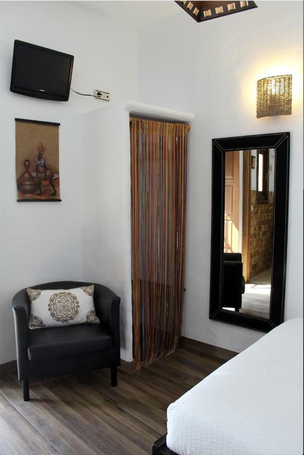 Hostal Extramuros Кониль-де-ла-Фронтера Экстерьер фото